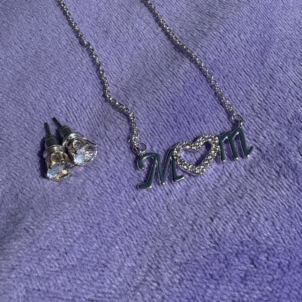 Silver 'Mom' Necklace and Earring Set new